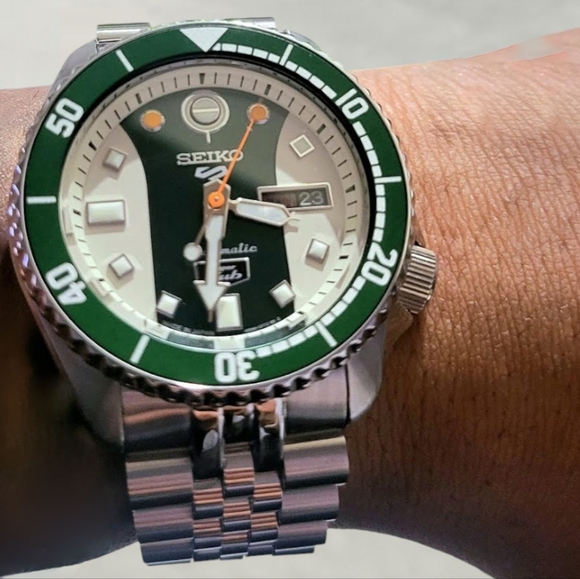 Seiko 5 Sports X Honda Super Cub Automatic Limited Edition - Picture 12 of 14